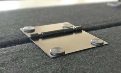 Sicherer Halt eines Scharniers im Ladeboden dank MultiMaterial-Welding-Technologie
